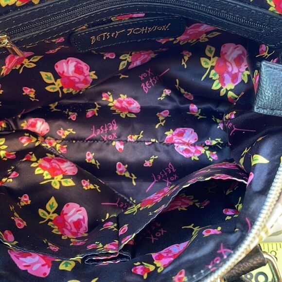 Betsey Johnson Gold Chain Strap Shoulder Bag Purse Crossbody - Picture 12 of 13